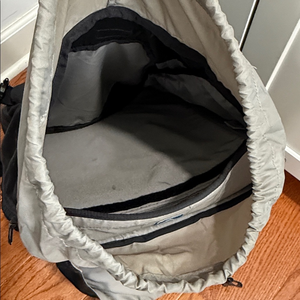 The North Face travel laptop Backpack drawstring - Picture 5 of 8